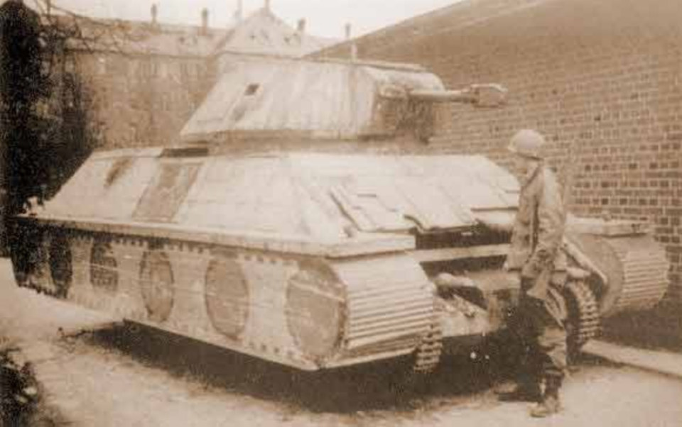 Chenillette TRANSPORTEUR renault UE WW2 échelle 1/35 - Véhicules